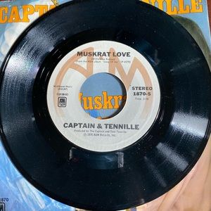 Vintage Captain & Tennille 7” Muscrat Love Vinyl